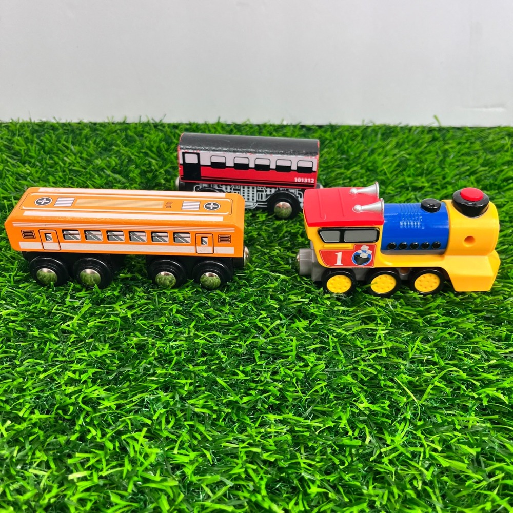 Circo Wooden Magnetic Train Lot Yellow Engine Orange Passenger Car‎ Red Coach